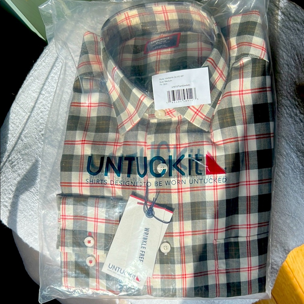 UNTUCKit Black/Gray and Red Casual Button Down Shirt